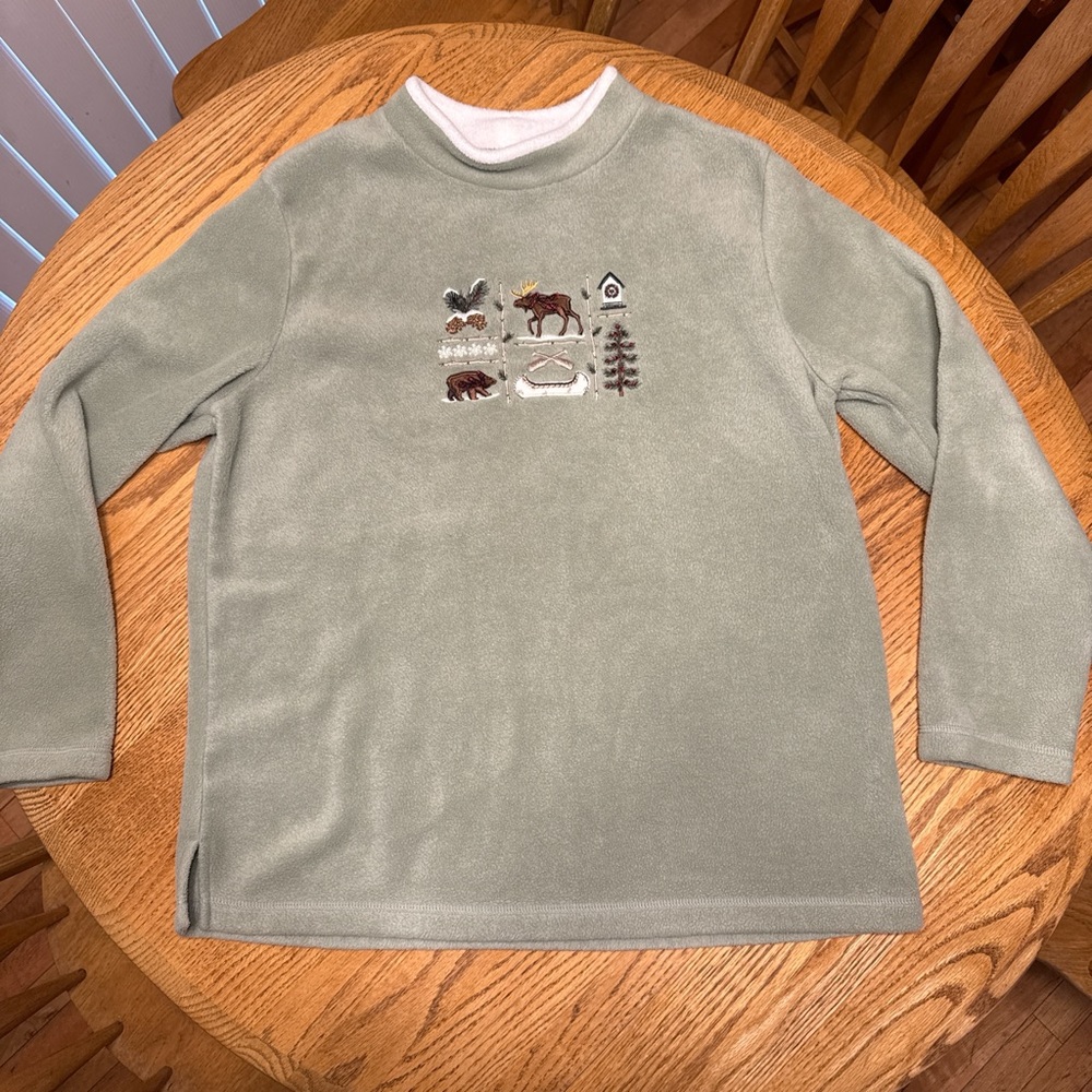 Green Fleece Pullover with Nature Embroidery